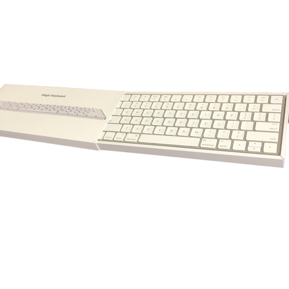 APPLE Wireless Magic Keyboard NO CABLE ***SELLING AS IS*** - Picture 9 of 14